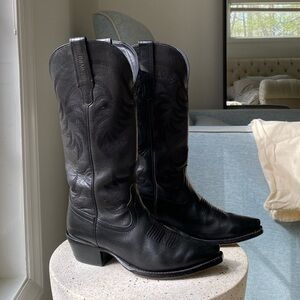 Tecovas Annie in Midnight Cowhide